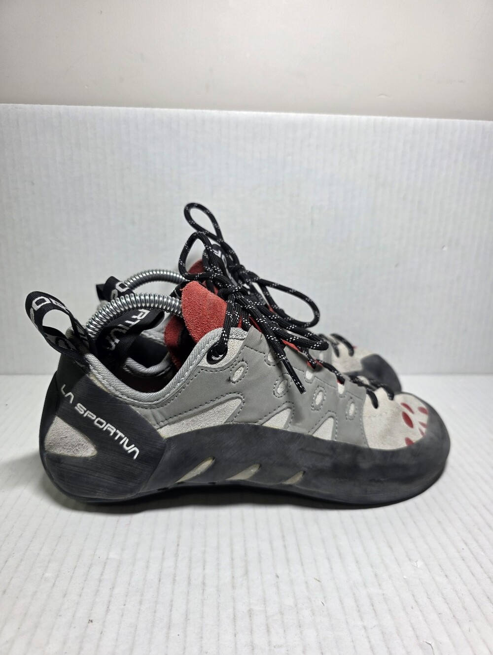 La Sportiva Grey Red Suede Tarantulace Men Size 8 Lace Up Rock Climbing Shoes